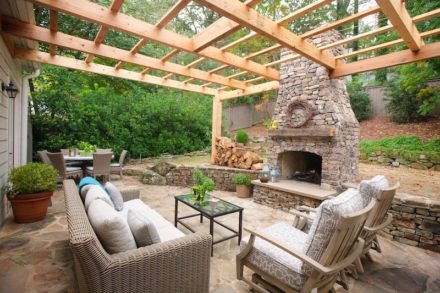 40 Best Patio Designs with Pergola and Fireplace - Covered Outdoor ...