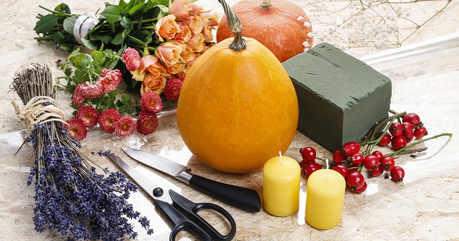 How to Make Easy Thanksgiving Centerpieces with Pumpkins and Fresh Flowers