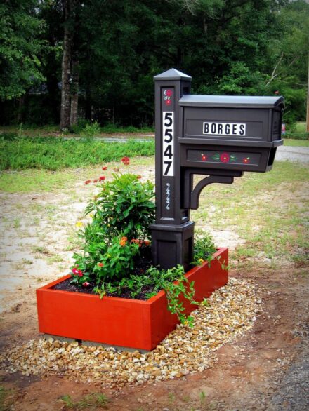 25 Mailbox Landscaping Ideas for the Best Curb Appeal