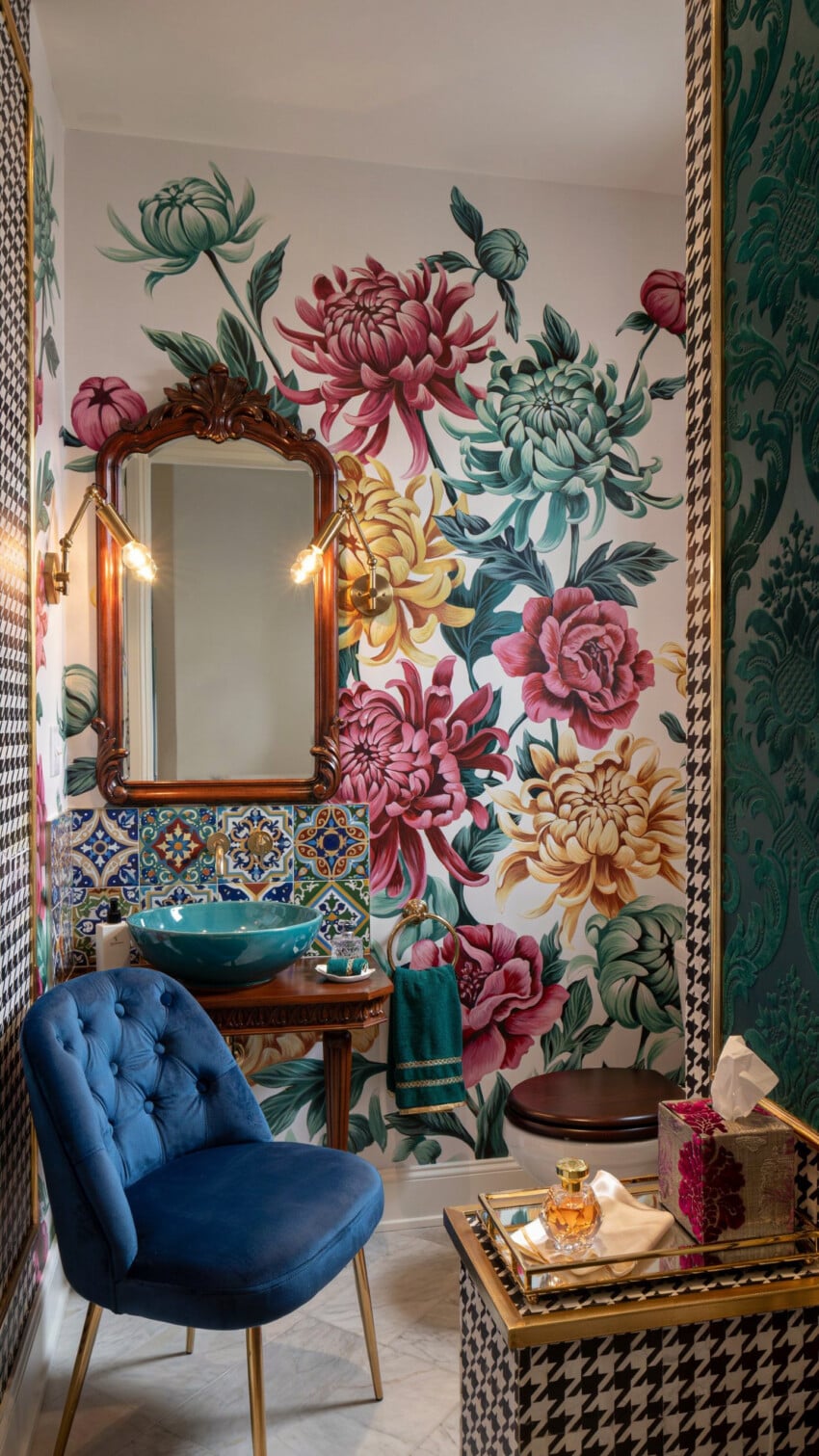 Turquoise vessel sink meets hand-painted Talavera tiles